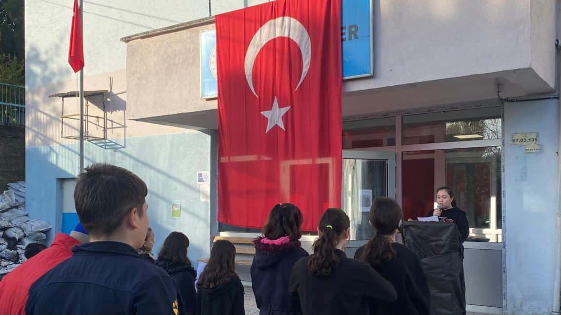 Dereköseler Ortaokulu'nda Atatürk'ün Mirası: Kalplerdeki Ateş Hiç Sönmedi