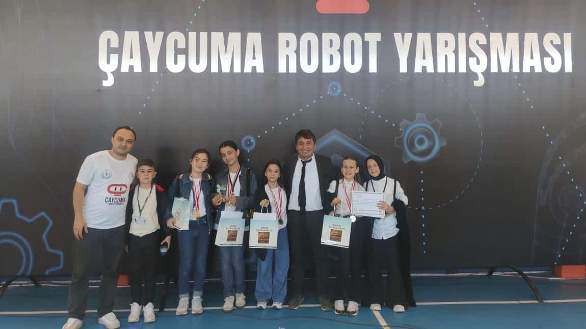 Çaycuma’nın Robotik Yetenekleri: Damla ve Yağmur Ödülle Parladı!